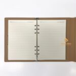 Sổ Tay Bìa Còng A5 Ép Kim Logo Thắng Lợi 7 sổ tay bìa còng a5 ép kim logo sanxuatsotay.com.vn (6)