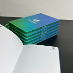 Sổ Tay Dán Gáy Bìa Da In Logo Full Viền Cạnh Sổ 8 Sổ bìa da in cạnh viền Sông Hồng ECO (11)